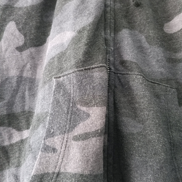 Victoria’s Secret PINK Camo Sequined Hoodie Sz Small - Picture 5 of 8